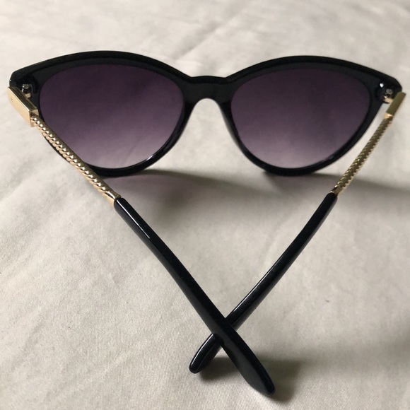 Black Round Cat Eye Sunglasses - Picture 4 of 6